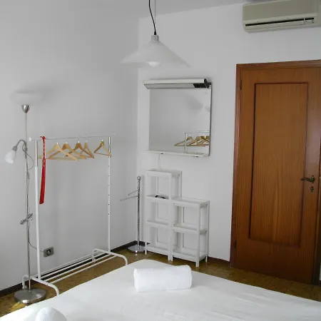 Interno 28 * Модена